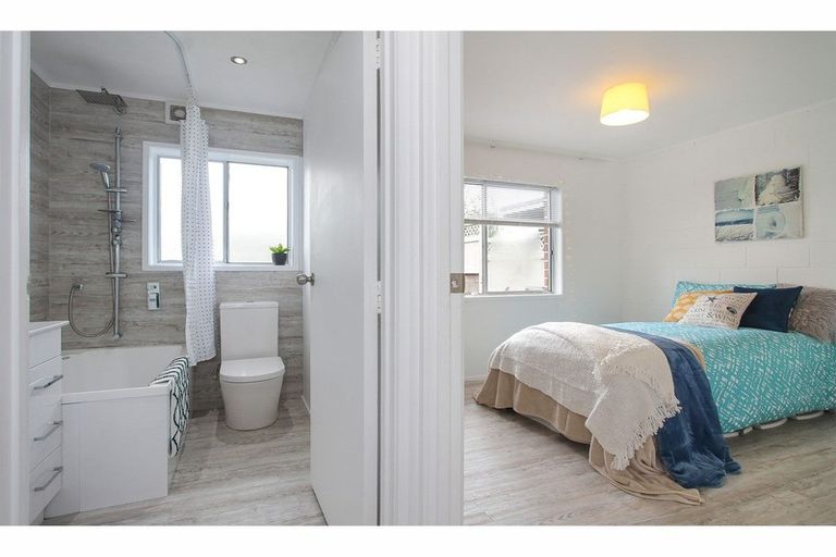 Photo of property in 1/83 Birkdale Road, Birkdale, Auckland, 0626