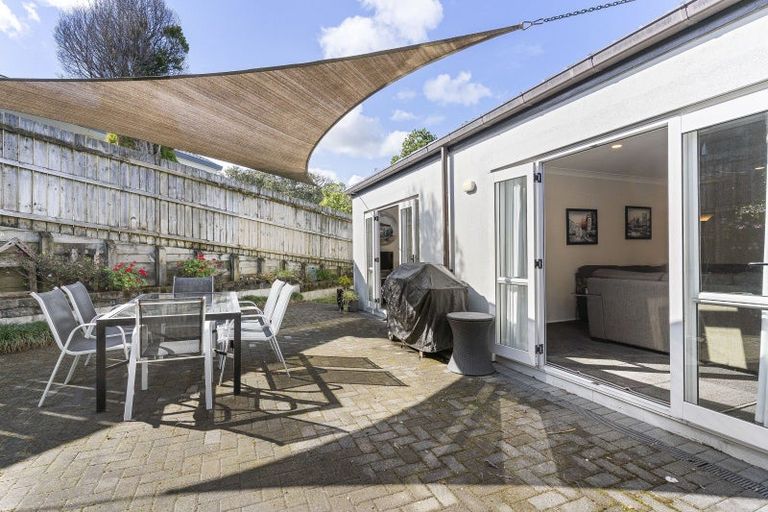 Photo of property in 2/12 Vireya Court, Goodwood Heights, Auckland, 2105