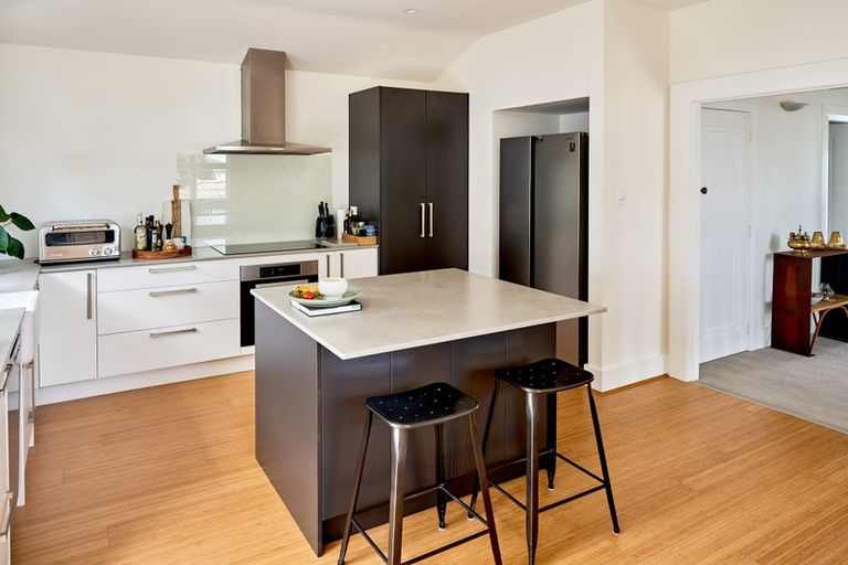 Photo of property in 11 Lower Watt Street, Wadestown, Wellington, 6012