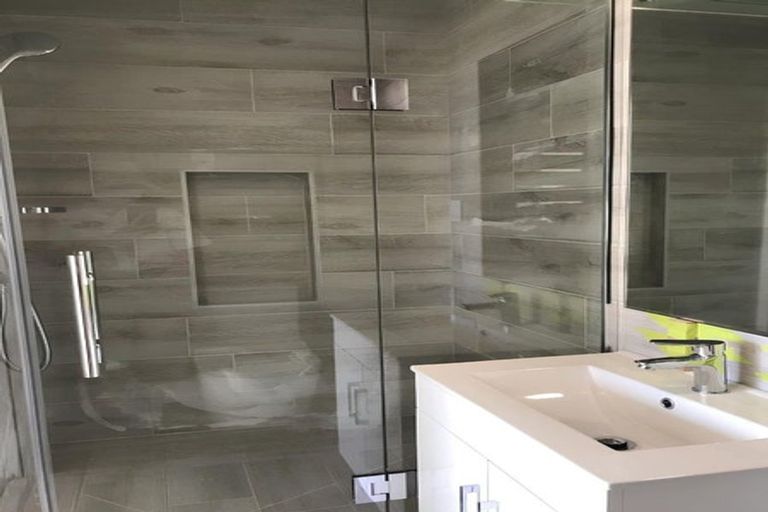 Photo of property in 3 Gamble Way, Massey, Auckland, 0614