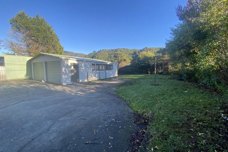 Photo of property in 89 Waikawa Road, Picton, 7220