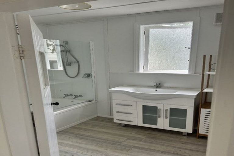 Photo of property in 6 Mcmaster Street, Greytown, 5712