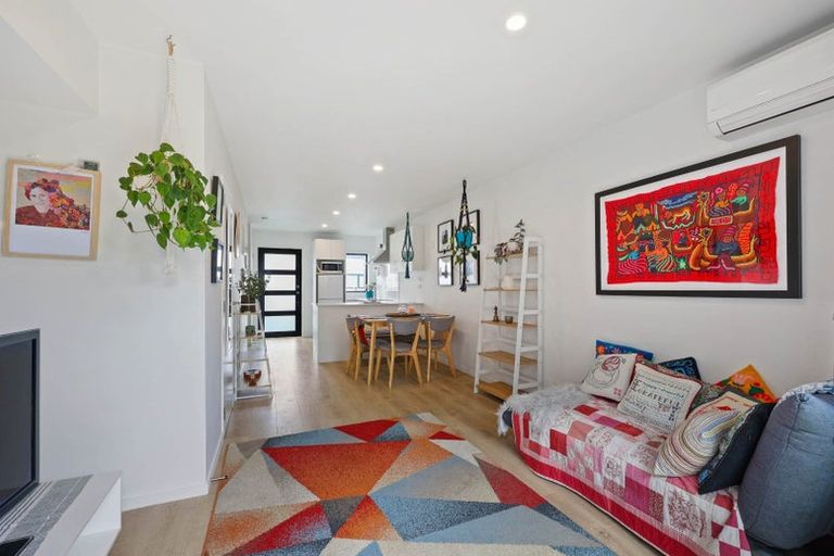 Photo of property in 3/6 South Pacific Place, Henderson, Auckland, 0612