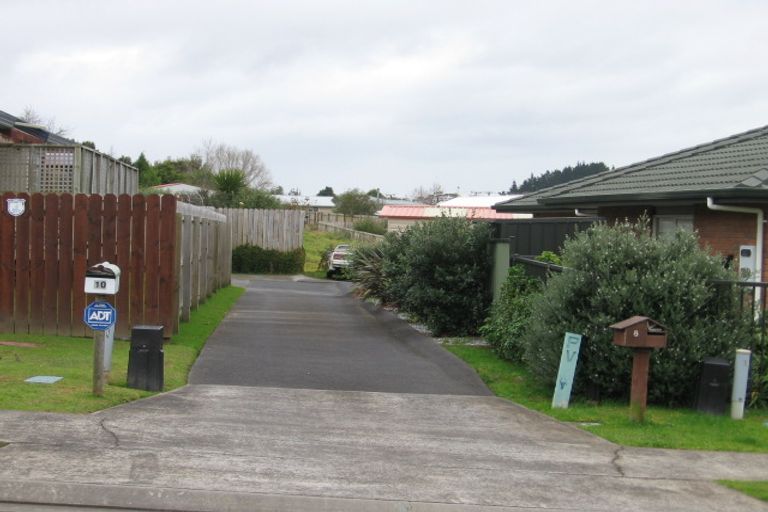 Photo of property in 8 Cabeleigh Drive, Helensville, 0800