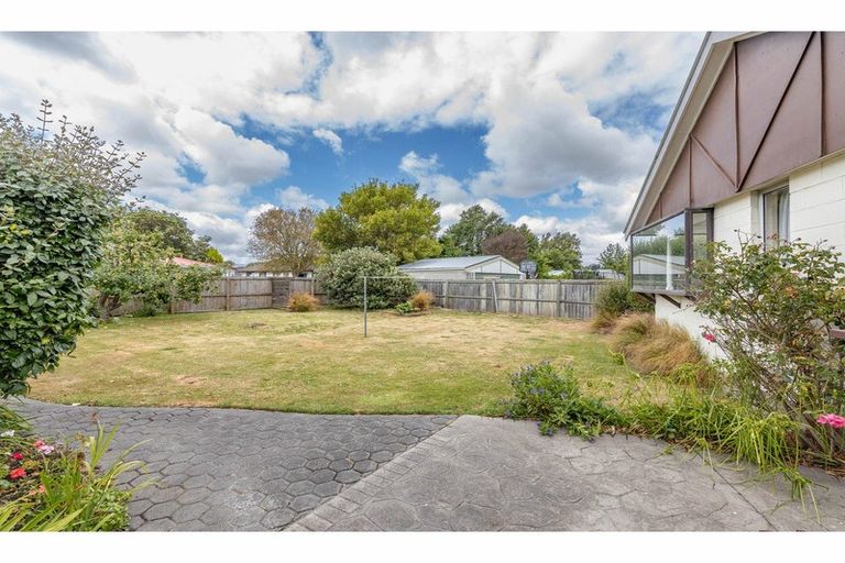 Photo of property in 66 Oakley Crescent, Hornby, Christchurch, 8042
