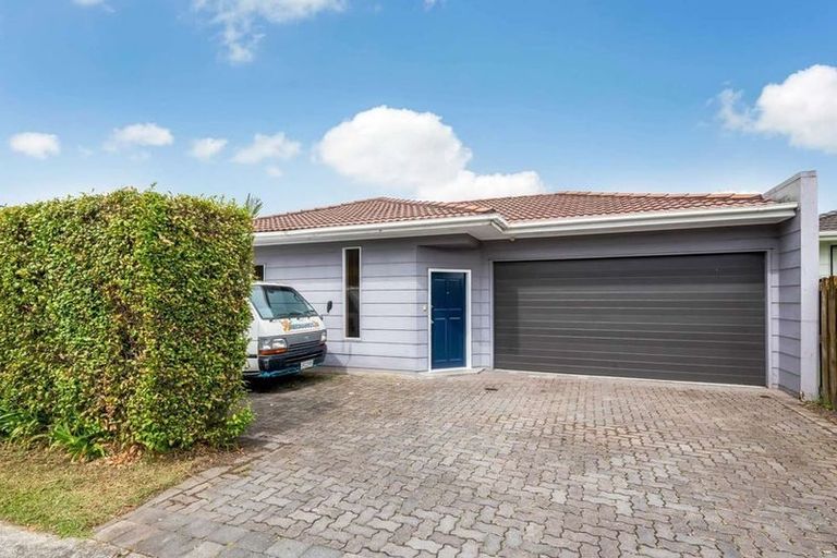 Photo of property in 135 Aviemore Drive, Highland Park, Auckland, 2010