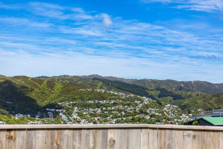 Photo of property in 6 Stockden Place, Karori, Wellington, 6012