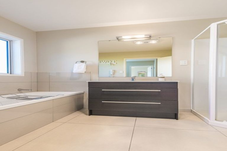 Photo of property in 5 Mural Place, Greenhithe, Auckland, 0632
