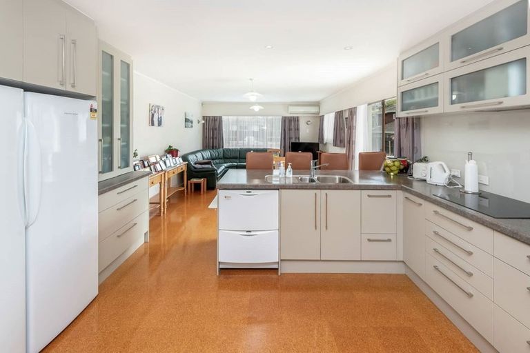 Photo of property in 5 Mccrystal Avenue, Bucklands Beach, Auckland, 2012