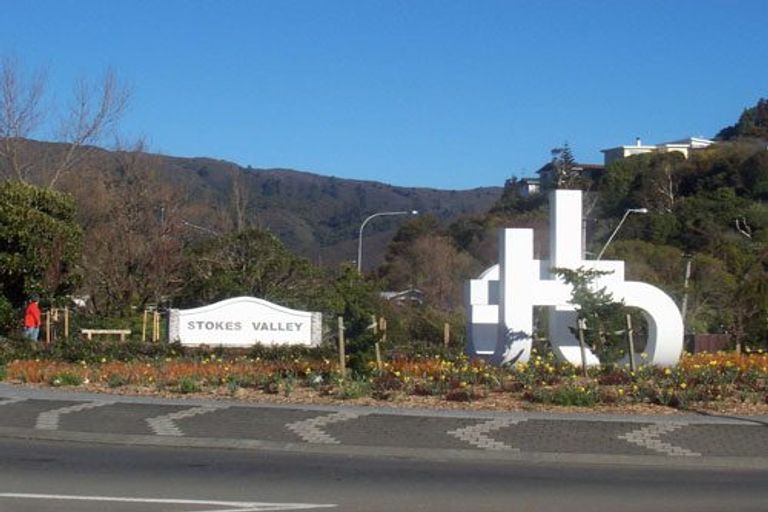 Photo of property in 341 Stokes Valley Road, Stokes Valley, Lower Hutt, 5019