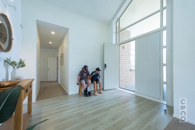 Photo of property in 16 Fruitlands Road, Kumeu, 0810