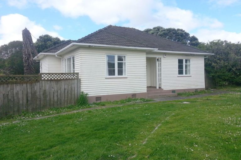 Photo of property in 1 Reid Road, New Lynn, Auckland, 0600