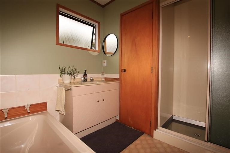 Photo of property in 5 Strid Road, Te Atatu South, Auckland, 0610