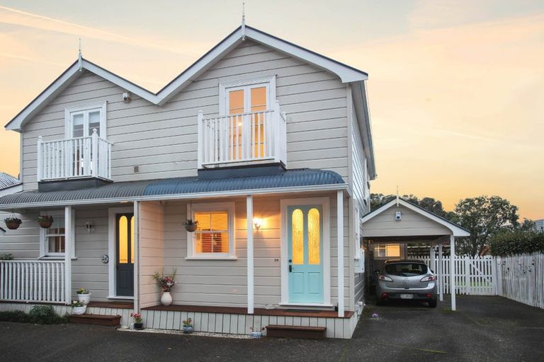 Photo of property in 1/14 Beach Road, Northcote Point, Auckland, 0627