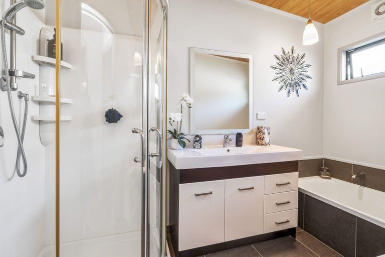 Photo of property in 35 Harbour View Road, Onerahi, Whangarei, 0110