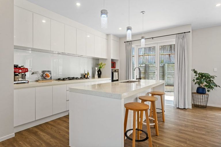 Photo of property in 21 Edgewater Drive, Karaka, Papakura, 2113