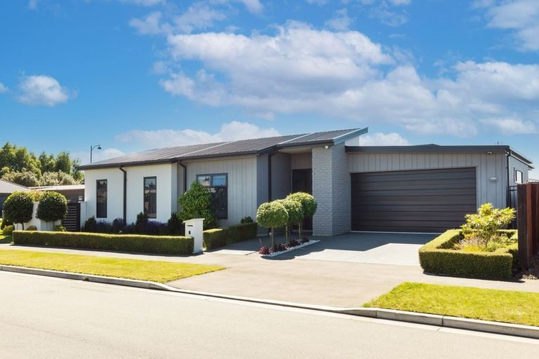 Photo of property in 8 Davaar Crescent, Broomfield, Christchurch, 8042