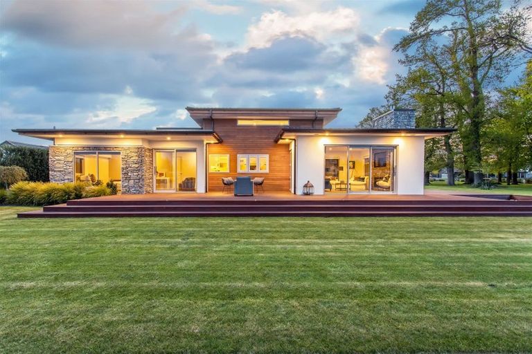 Photo of property in 28 Oakgrove Drive, Rangiora, 7400