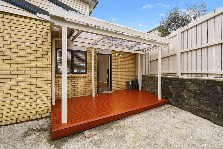 Photo of property in 19 Titch Place, Glen Eden, Auckland, 0602