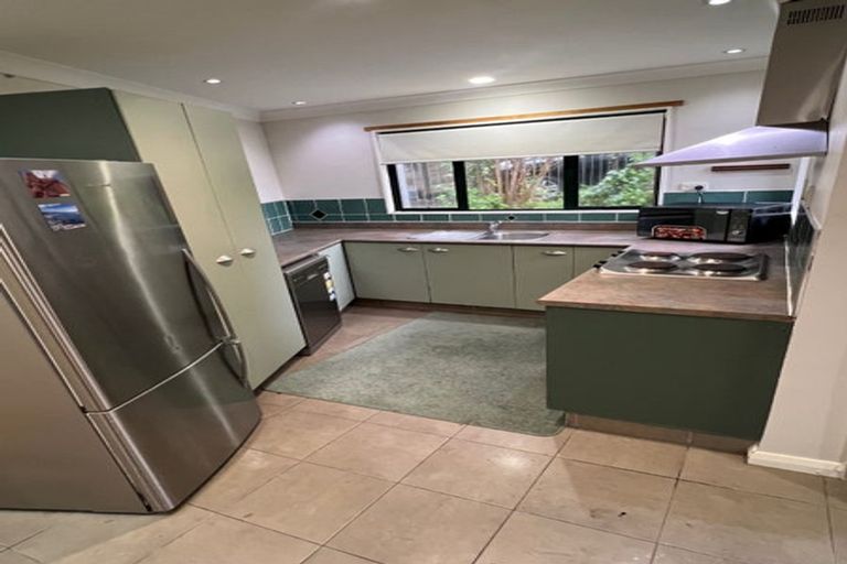 Photo of property in 6 David Beattie Place, Chatswood, Auckland, 0626