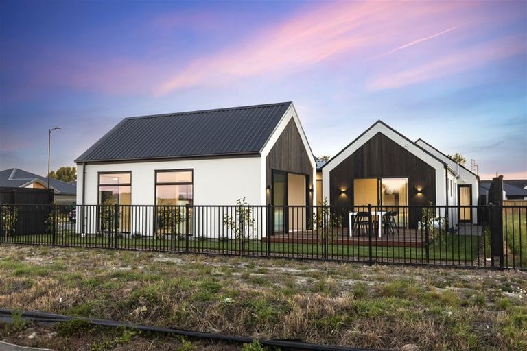 Photo of property in 28 Oakmill Drive, Casebrook, Christchurch, 8051