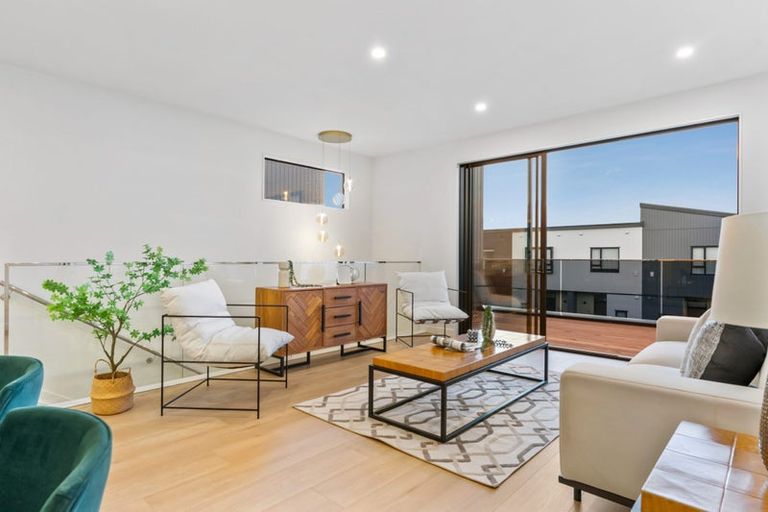 Photo of property in 33 Puihi Crescent, Massey, Auckland, 0614