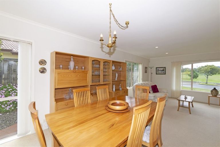 Photo of property in 26 Hillwell Drive, Henderson, Auckland, 0612