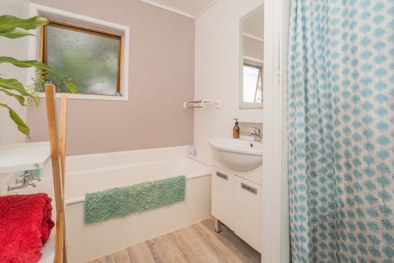 Photo of property in 13 Wirihana Road, Titirangi, Auckland, 0604