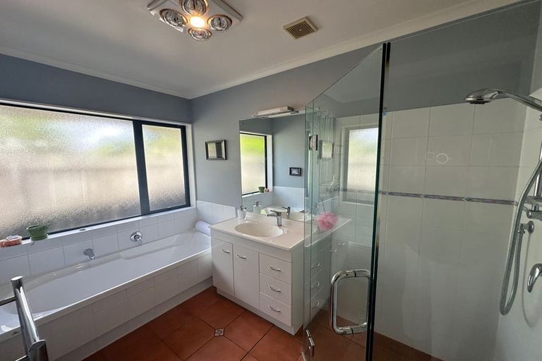 Photo of property in 41 Lansell Drive, East Tamaki Heights, Auckland, 2016