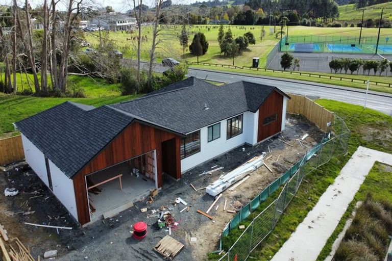 Photo of property in 2 Mahi Road, Helensville, 0800