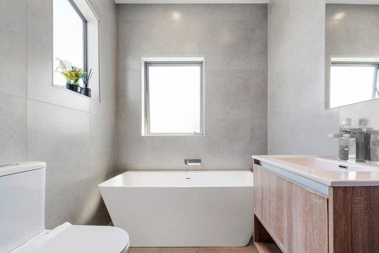 Photo of property in 1/1a Halsey Road, Manurewa, Auckland, 2102