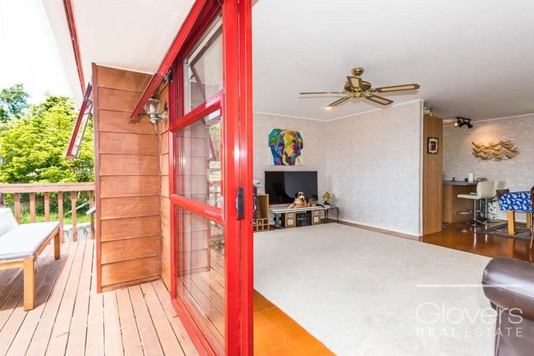 Photo of property in 205 Glengarry Road, Glen Eden, Auckland, 0602