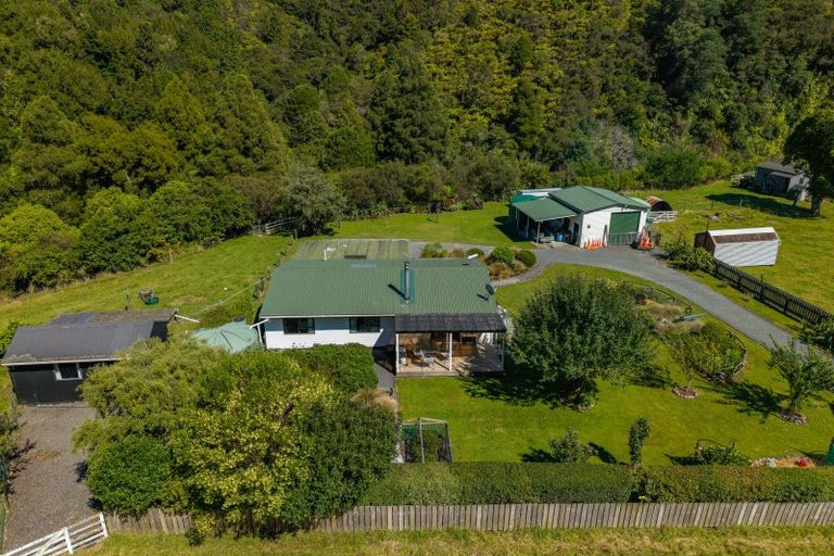 Photo of property in Ruatiti Cottage, 1693 Ruatiti Road, Ruatiti, Raetihi, 4696