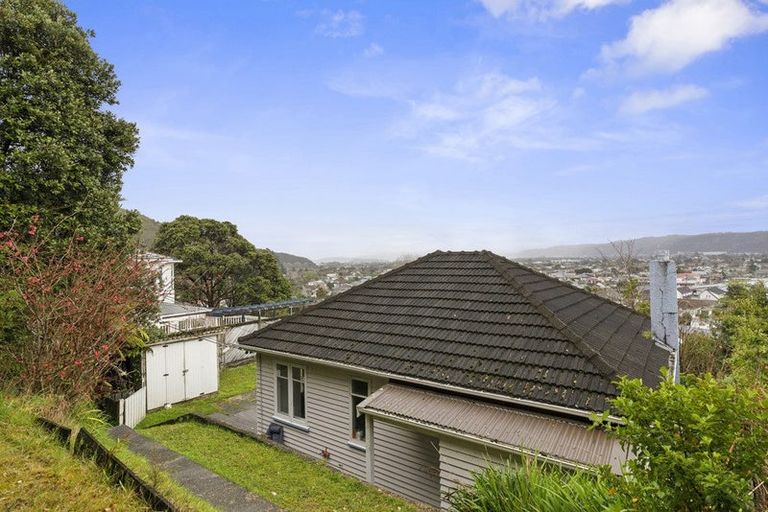 Photo of property in 33 Woodvale Grove, Fairfield, Lower Hutt, 5011
