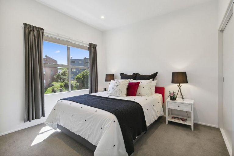 Photo of property in 44 Saddleback Grove, Karori, Wellington, 6012