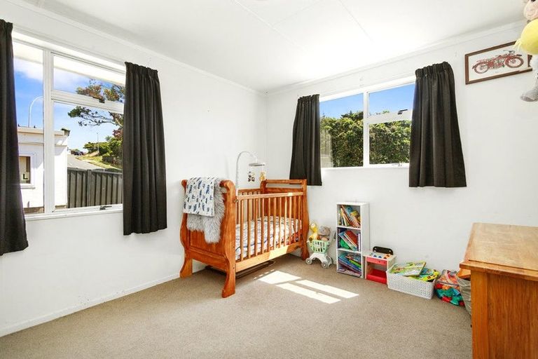 Photo of property in 17 Nassau Avenue, Grenada North, Wellington, 5028