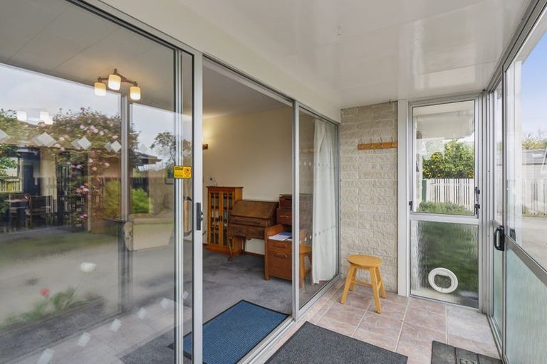 Photo of property in 18a Rewarewa Crescent, Waikanae, 5036