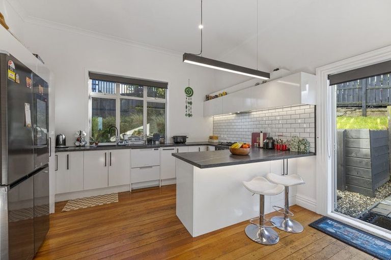 Photo of property in 39 Argyle Street, Mornington, Dunedin, 9011