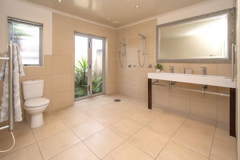Photo of property in 11 Mclellan Place, Ilam, Christchurch, 8041
