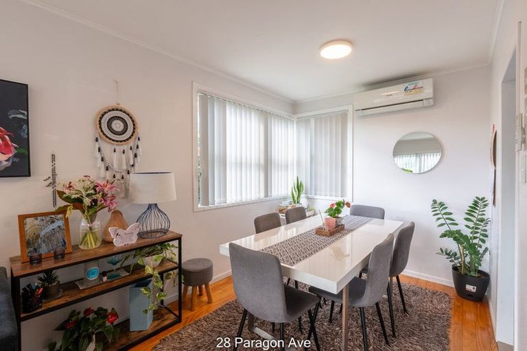 Photo of property in 28 Paragon Avenue, Beach Haven, Auckland, 0626