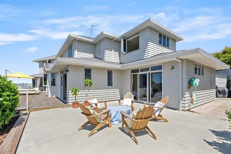 Photo of property in 64 Balboa Drive, Matakatia, Whangaparaoa, 0930