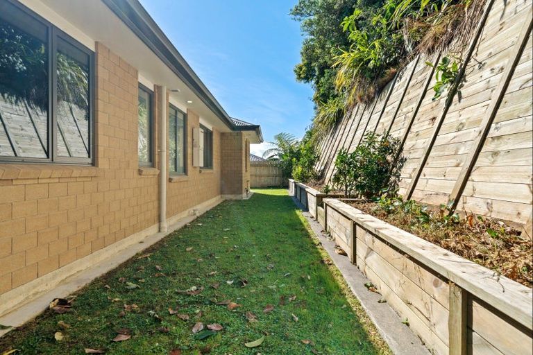 Photo of property in 4 Frederick Place, Whalers Gate, New Plymouth, 4310