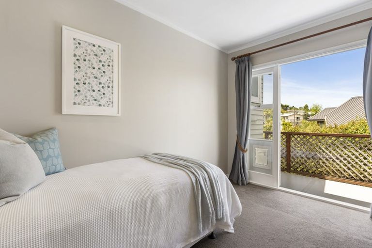 Photo of property in 47 Lyons Avenue, Murrays Bay, Auckland, 0630