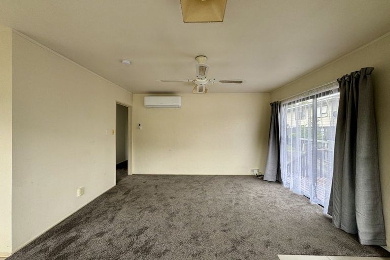 Photo of property in 1/125 Lynn Road, Bayview, Auckland, 0629