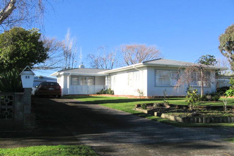 Photo of property in 11 Piper Place, Roslyn, Palmerston North, 4414