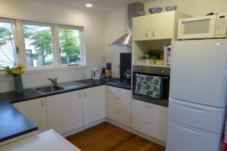 Photo of property in 2 Creamer Avenue, Belmont, Auckland, 0622