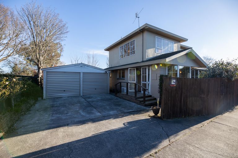 Photo of property in 2/5 Frome Place, St Albans, Christchurch, 8052
