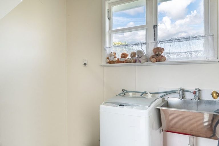 Photo of property in 73 Greenslade Crescent, Northcote, Auckland, 0627