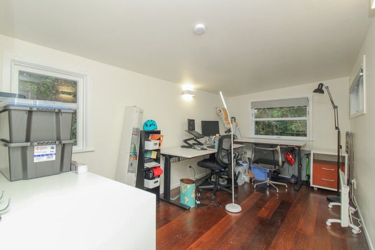 Photo of property in 35 Farm Road, Northland, Wellington, 6012