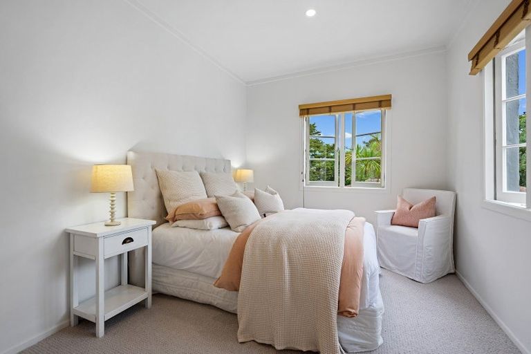 Photo of property in 194 Onewa Road, Birkenhead, Auckland, 0626
